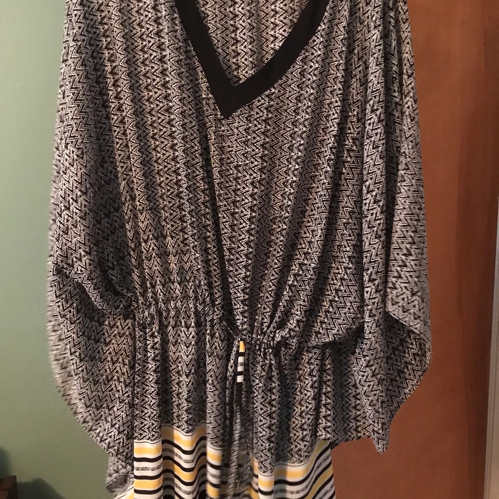 SALE! GUC Catherine’s 2x/3x drawstring top